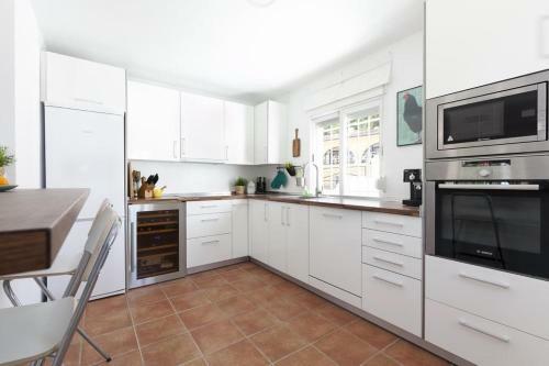 Villa Celi: Sea- & Mountain View, Peaceful & Comfortable.