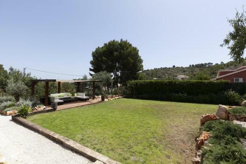 Villa Celi: Sea- & Mountain View, Peaceful & Comfortable.