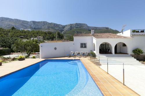 Villa Celi: Sea- & Mountain View, Peaceful & Comfortable.