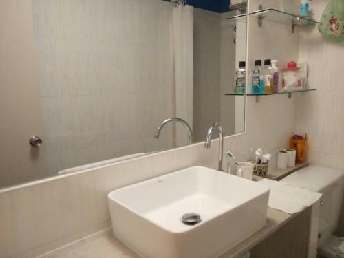 Apartamento Renovate Room Near Impact