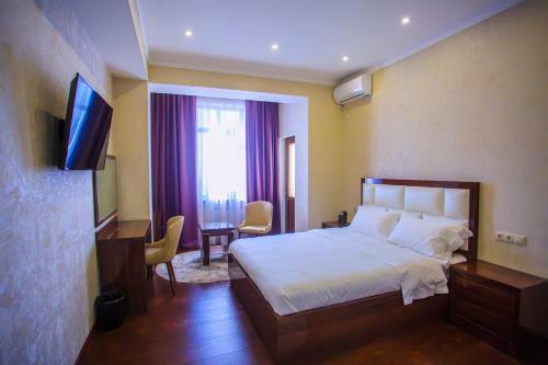 Hotel Ayni