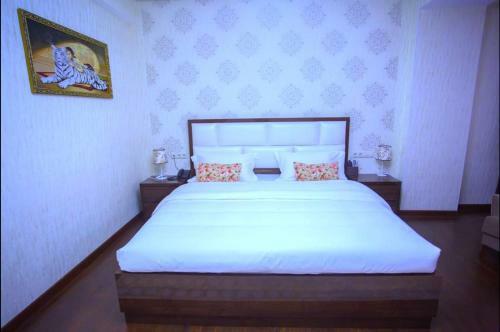 Hotel Ayni