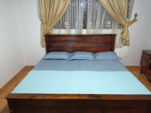 Blue Mountain Range - Holiday Bunglow