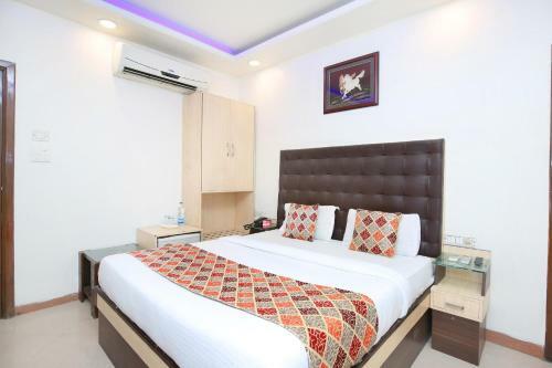 Hotel Oyo 14555 Kay Aar Regency
