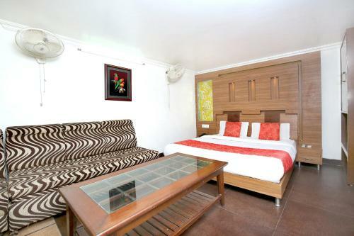Hotel Oyo 14555 Kay Aar Regency