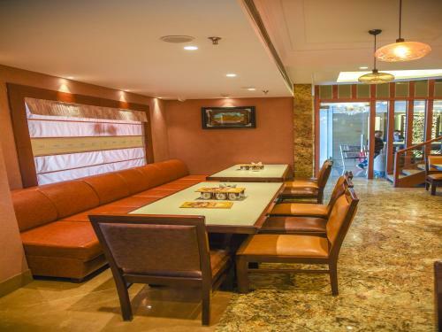 Hotel Bharawan Clarks Inn Express