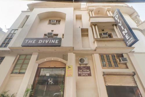 Oyo Capital O 73432 Hotel Divine