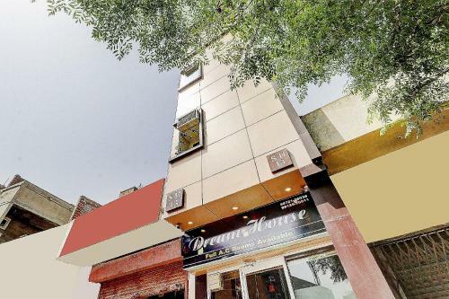 Oyo 80354 Hotel Dream House