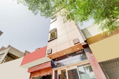 Oyo 80354 Hotel Dream House