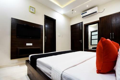 Capital O 60496 Hotel Avera