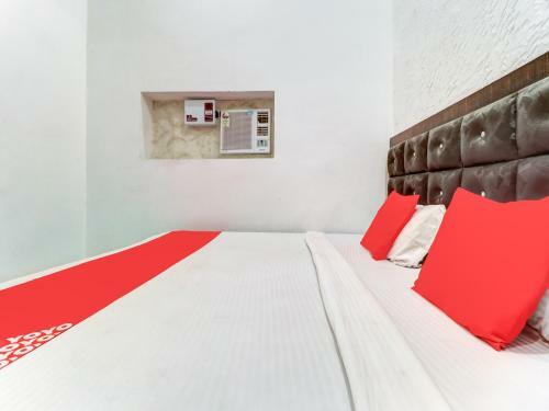 Oyo 82426 Hotel Pb02 Inn