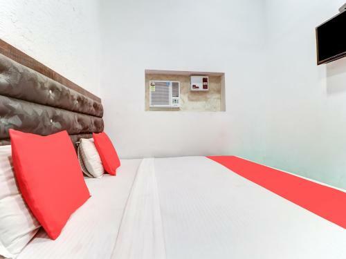 Oyo 82426 Hotel Pb02 Inn