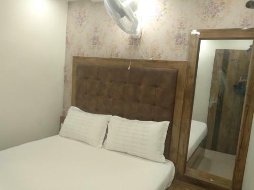 Bed & Breakfast Dhots Residency