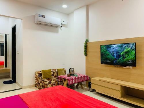 Hotel Holidayvilla & Suites