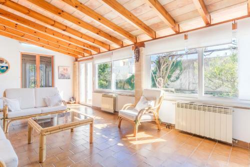 Villa With Pool Walking Distance To The Beach (malondra)
