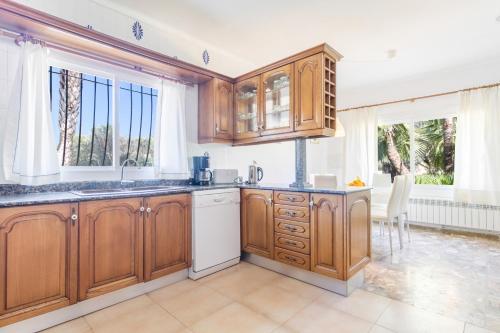 Villa With Pool Walking Distance To The Beach (malondra)