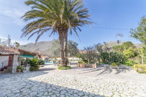 Villa With Pool Walking Distance To The Beach (malondra)