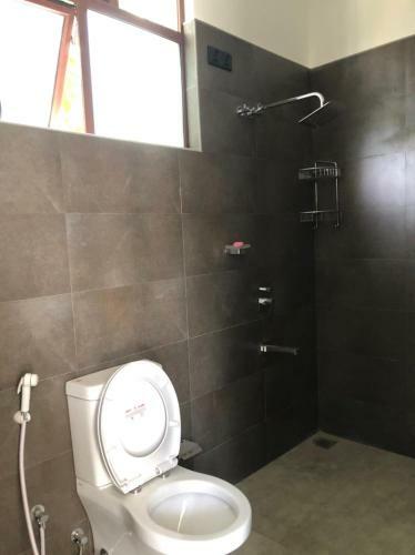 5 Room Holiday Bungalow In Batticaloa