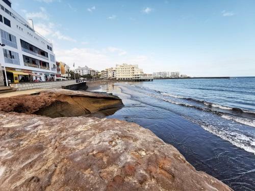 Home2book Bright Apartment El M�dano Beach