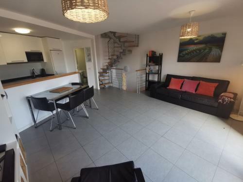 Fully Equipped Modern Apartment With A Garage