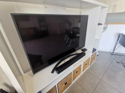 Fully Equipped Modern Apartment With A Garage