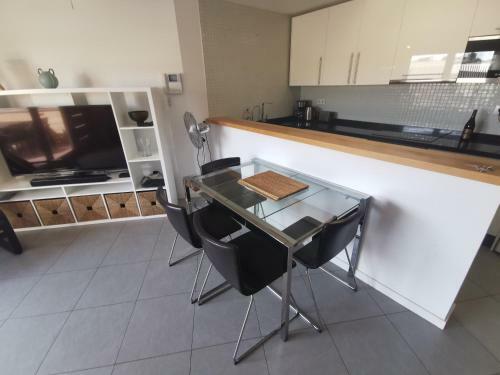 Fully Equipped Modern Apartment With A Garage