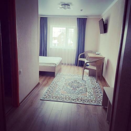 Hotel ???-??