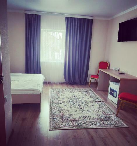Hotel ???-??