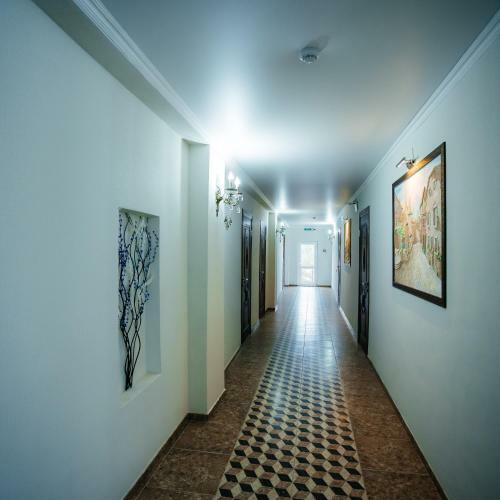 Hotel ???-??