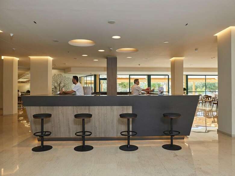Alex Beach Hotel & Bungalows