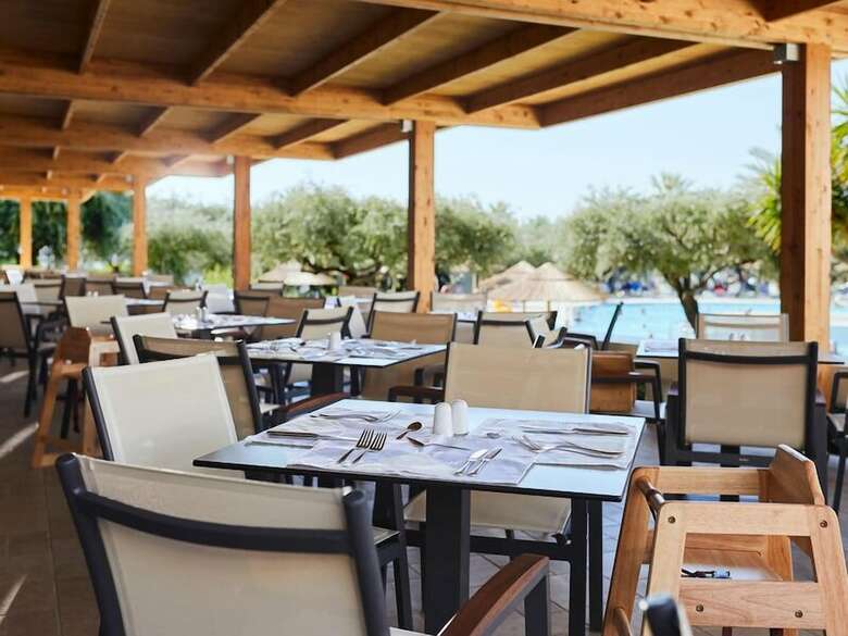 Alex Beach Hotel & Bungalows