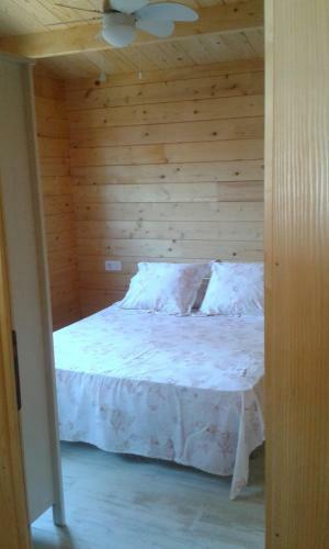 Casita De Madera Junto Al Mar