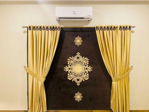Holidazzle Serviced Apartments Bahria Town