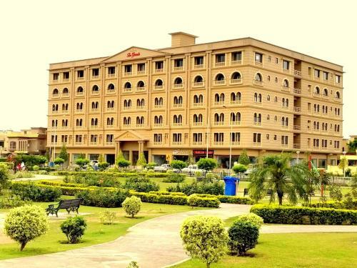 Luxurious Landing Apartments & Suites Bahria Town