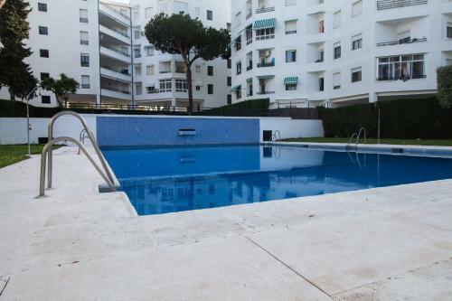 Apartamento Con Terraza Y Piscina A Metros De La Playa
