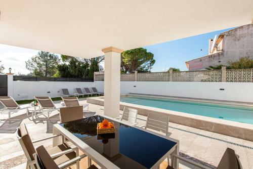 A Perfect Location Villa For Holidays With AC And Private Pool