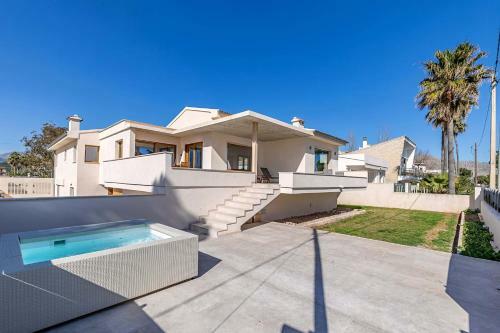 Seafront Villa Mar I Pins