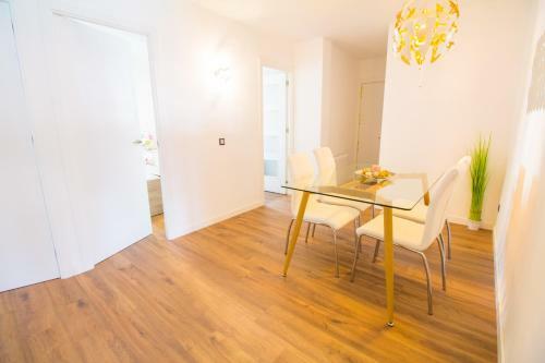 Beautiful Apartment Recently Renovated With Wifi And A C