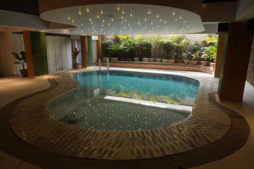 Hotel Royal Pearl Serviced Apartment & Suites
