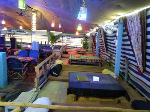 Hostal Sydney X Cafe & Beach Huts