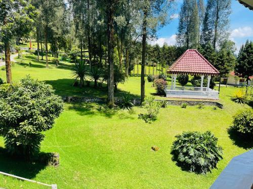 Hotel Sibayak Multi National Rest House