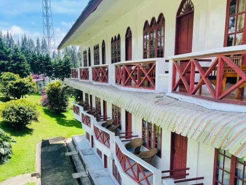Hotel Sibayak Multi National Rest House