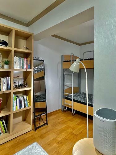 Hostal Twitter Guesthouse