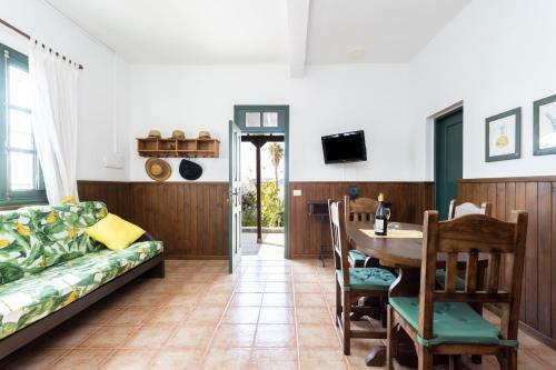 Casa Rural La Sombrera I With Pool