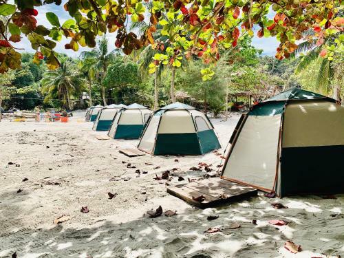 Albergue Preahatith Island