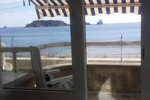 L�estartit, Estudio En Primera Linea De Mar.