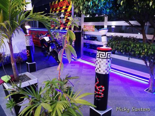 Micky Santoro Hotel & Restaurant