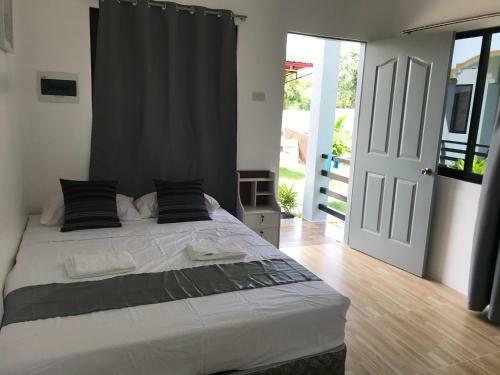 Hostal Paradise Beach Guest House