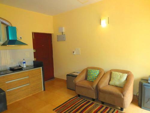 14) Very Modern Furnished Serviced Apartment