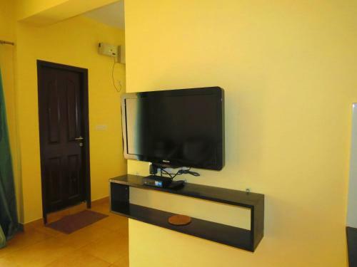 14) Very Modern Furnished Serviced Apartment